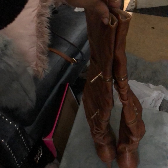 Shoes - Picture 2 of 3